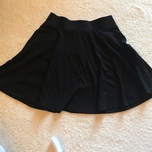 FREE ITEM Women’s H&M Mini Black Loose Skirt